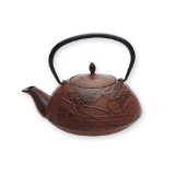 Old Dutch 34-Ounce Cast-Iron Prosperity Teapot